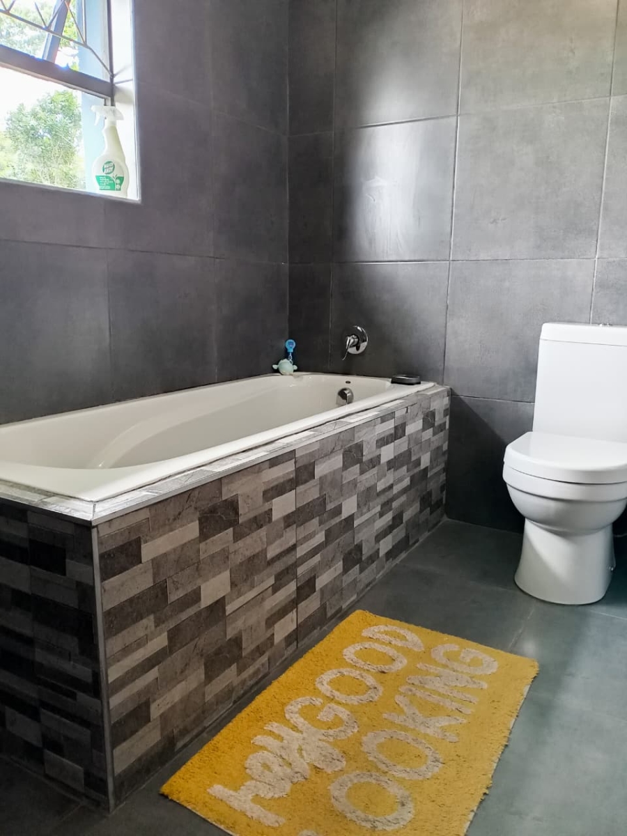 4 Bedroom Property for Sale in Abbotsford Eastern Cape